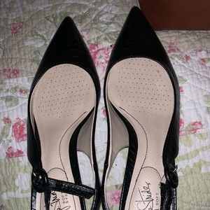 Life Stride | Flex size 9 black pointy shoes.